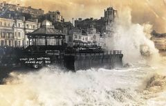 A-rough-sea-on-Boxing-Day-1912.